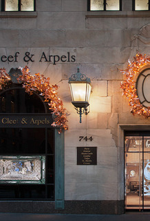 van-cleef-arpels-holiday-windows-displays-2012